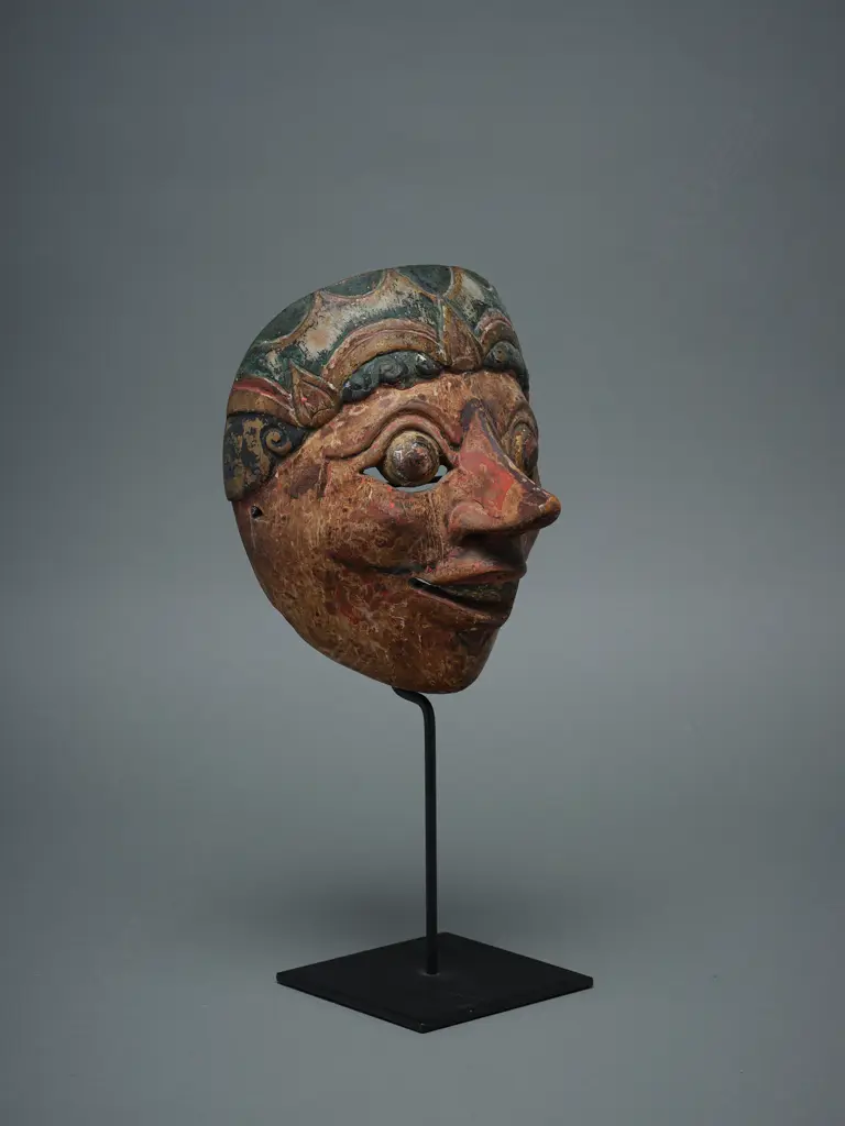Wooden Javanese mask – Indonesia - mid 20thC, Image 1++